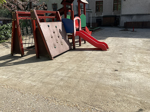 Svetits udvar felújítás