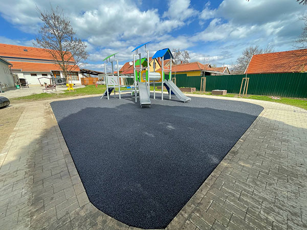 Törökszentmiklós - játszótér munkálatok