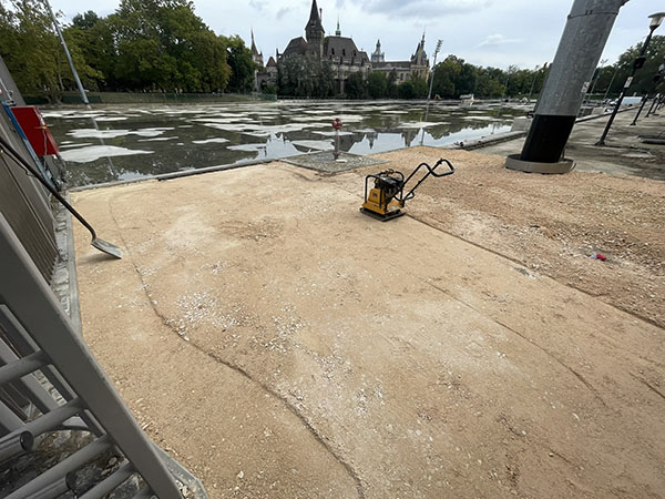 Városligeti műjégpálya terasz felújítás
